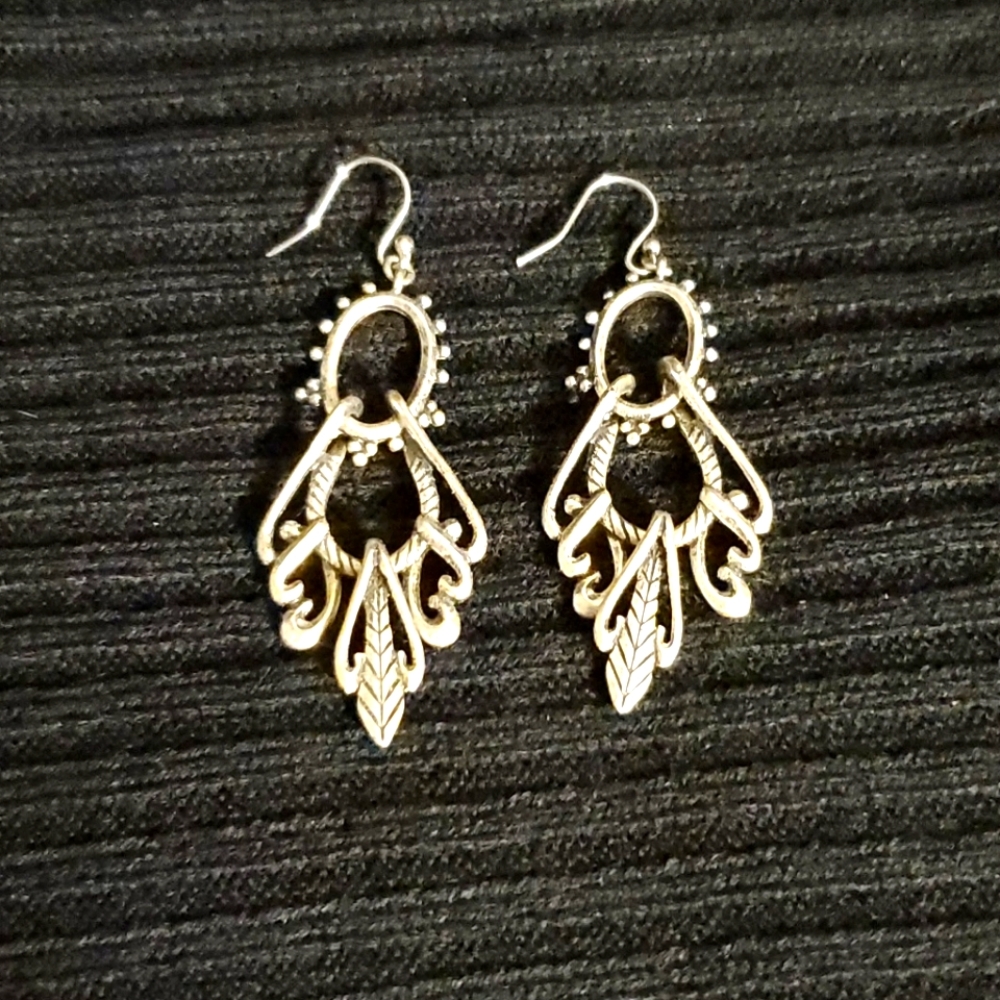 Ladies drop earring